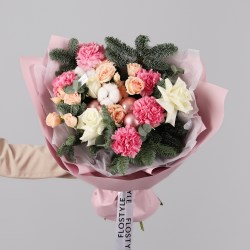 zimnij avtorskij buket s datskoj elyu i cvetami 6